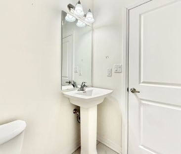 For Lease - 16 Tay Lane, Richmond Hill, Ontario - Photo 2