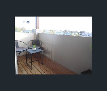 3 bedroom house, 10min walk to Carseldine train station - Photo 2