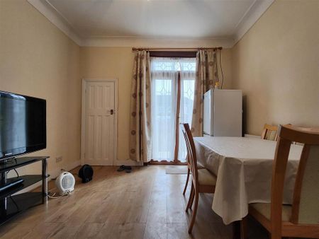 4 bedroom house to rent - Photo 3