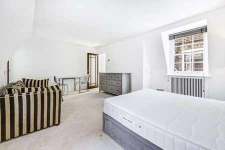 Well presented studio situated in a Grade II Listed Georgian building in the heart of Mayfair - Photo 5