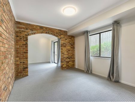 6 Errogie Place, Fig Tree Pocket QLD 4069 - House For Rent | Domain - Photo 3