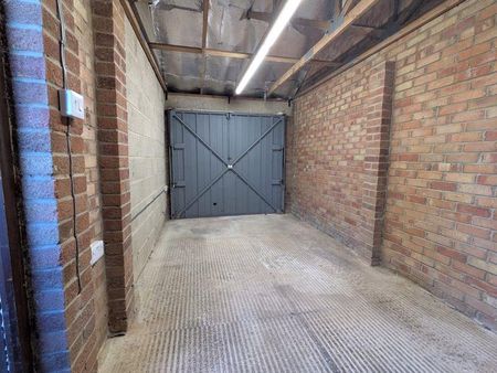 1 bedroom semi-detached house to rent - Photo 2