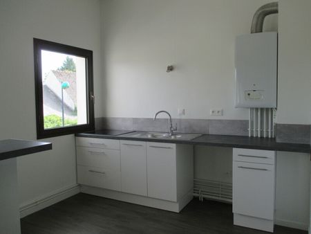 Location Appartement 4 pièces 67m² ST JEAN DE BRAYE 45800 - Photo 2