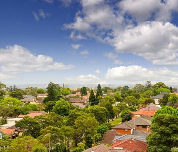 Spacious 3 Bedroom Apartment In Exceptional Location - Photo 3