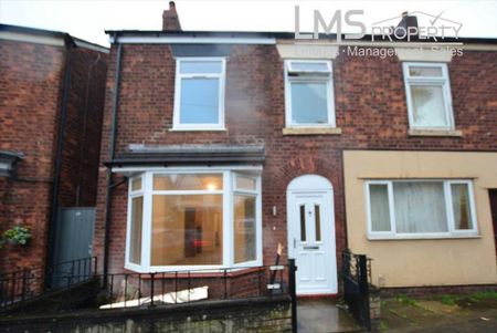 3 bedroom semi-detached house to rent - Photo 2