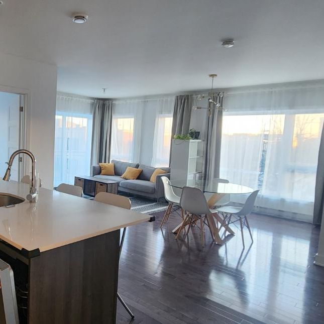 Dispo le 1er oct 2026 - Magnifique Condo 2 chb - Tout Équipé & meublé - Stationnement Intérieur ! - Photo 1
