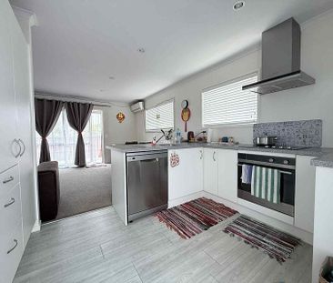 Tidy 2 Bedroom home next to park like grounds - Photo 1