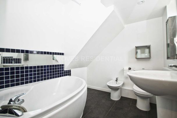 Price £2,600 pcm - Available 04/07/2026 - Unfurnished - Photo 1