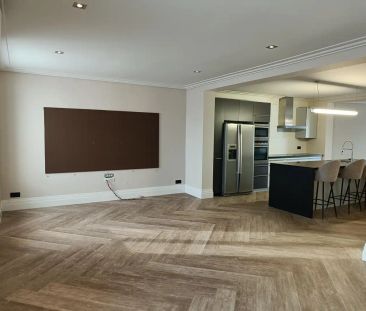 Gerenoveerd appartement met 4 slaapkamers - Photo 3