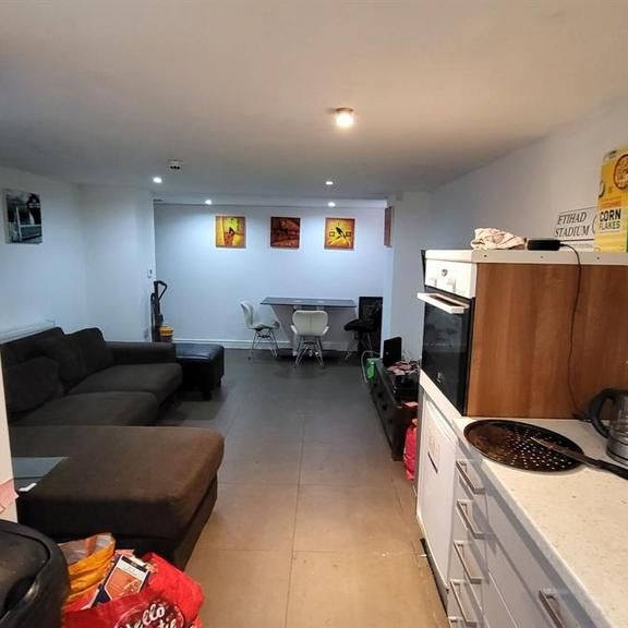 3 bedroom flat to rent - Photo 1