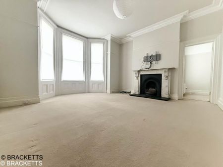 4 bedroom semi-detached house to rent - Photo 2