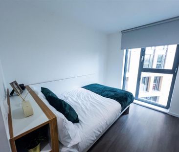 1 bedroom in a flat share to rent - Photo 5