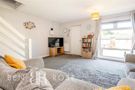 3 bedroom semi-detached house to rent - Photo 2