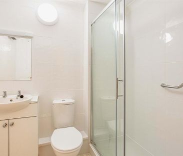 1 bedroom retirement property to rent - Photo 5