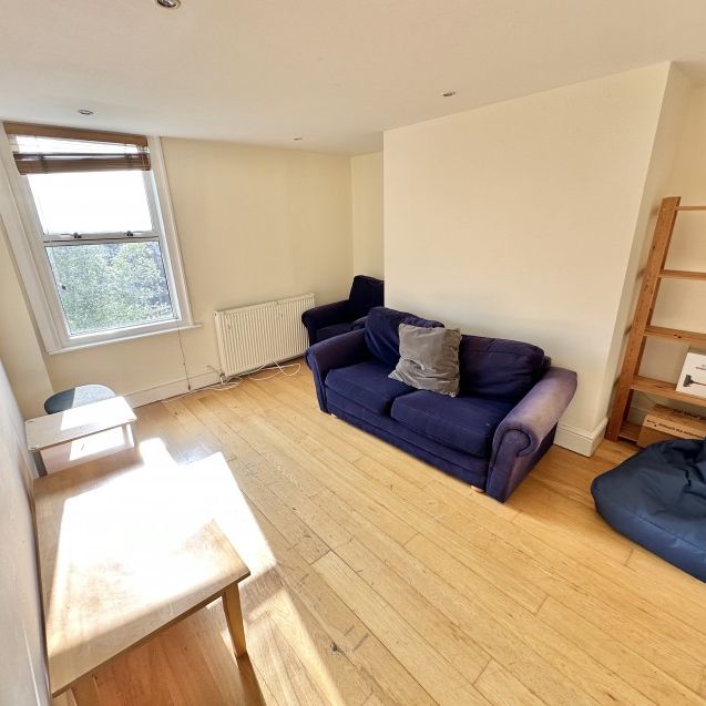 Flat 3, 98 Pennsylvania Road - Photo 1