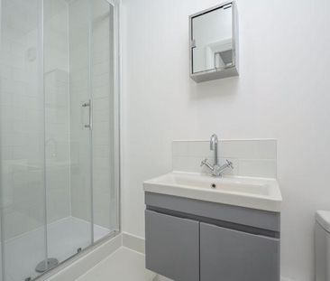 1 bedroom in a flat share to rent - Photo 3