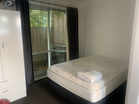 Furnished studio room - Power & Internet included - Melville - Photo 5