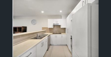 Spacious, Double Level Villa in Secure Gated Community for Rent! - Photo 5