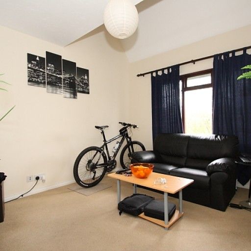 Oriental Road, Woking - Photo 1