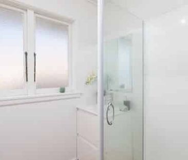 Spacious Three Bedroom Home - Photo 4