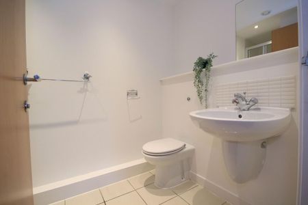 2 bedroom flat to rent - Photo 2