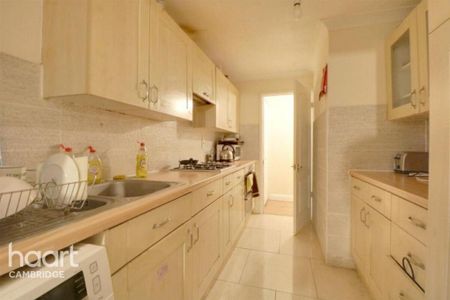 1 bedroom in a house share to rent - Photo 3