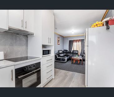 Low Maintenance Unit in Prime Location - Photo 6