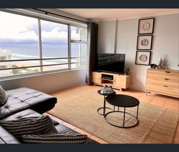 Beachside Living – Furnished Studio Apartment in Surfers! - Photo 1