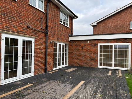 4 bedroom detached house to rent - Photo 3