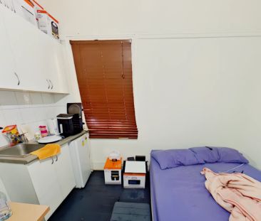 Room 5 (STUDIO) - Photo 4