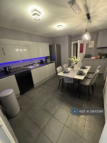 3 bedroom terraced house to rent - Photo 5