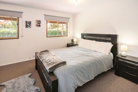 Neat and tidy and ready to move in now!! - Photo 2