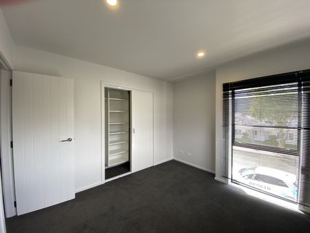 Modern 2-Bedroom Townhouse - Photo 3