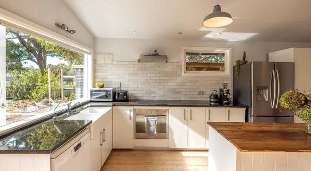 Mid Term 3-Bedroom Cottage – Central & Peaceful - Photo 1