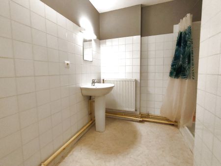 Location Appartement 3 pièces 40m² VARENNES SUR ALLIER 03150 - Photo 3