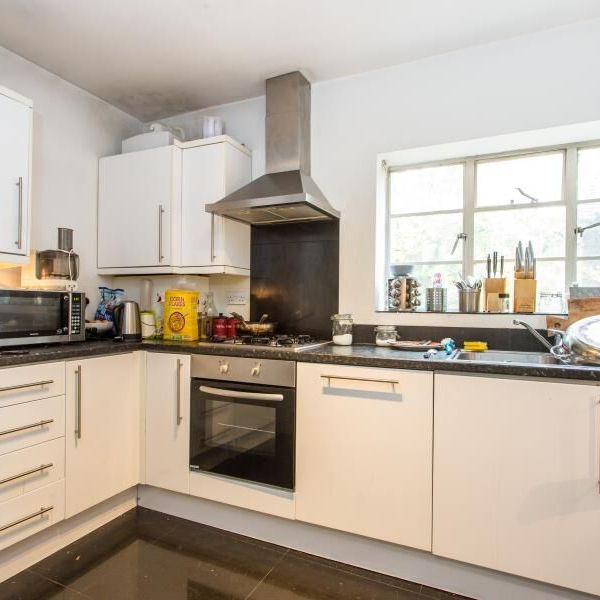 3 Bedroom Flat To Let - Photo 1