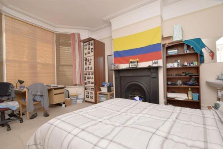 6 bedroom flat to rent - Photo 3