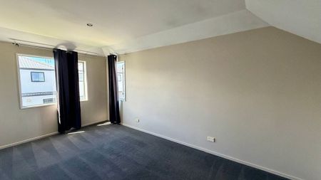 Sunny 3BR Townhouse in Edgeware - Photo 4