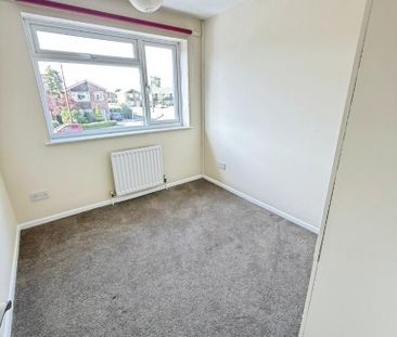 4 bedroom semi-detached house to rent - Photo 4