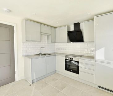 3 bedroom House To Let - Photo 3
