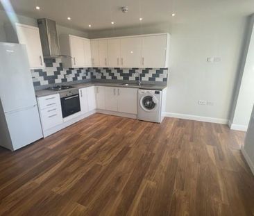 3 bedroom flat to rent - Photo 4