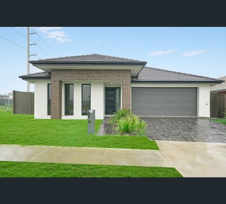 9 Horseman Place, Currans Hill, NSW 2567 - Photo 1