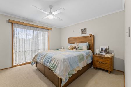 Beautifully Presented Home in Prime Location - Photo 3