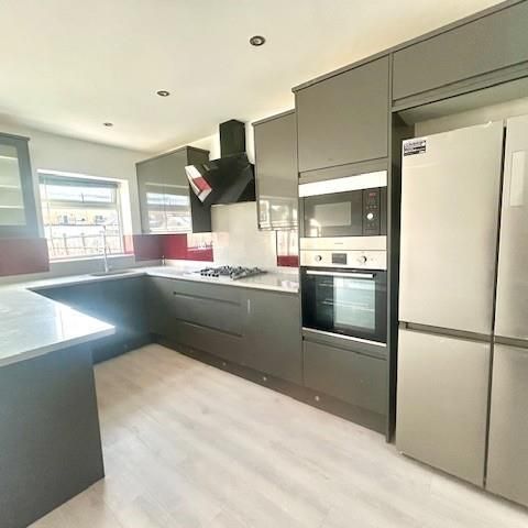 4 bedroom terraced house to rent - Photo 1