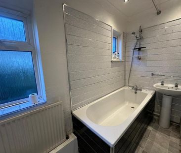 4 Bedroom Semi-Detached To Rent - Photo 4