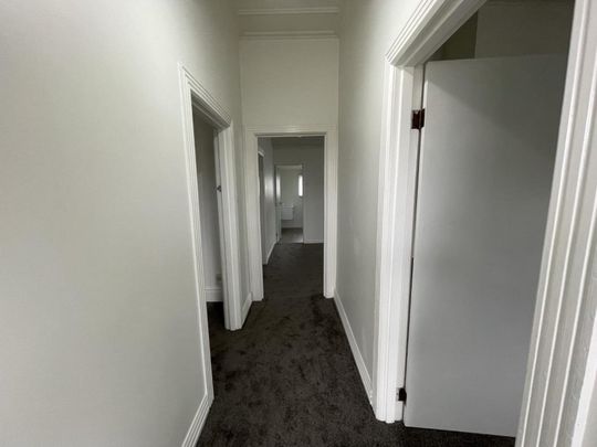 Renovated Central City cottage - Photo 1