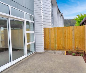 Stokes Valley - Photo 2