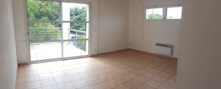 Location Appartement 2 pièces 50m² L ISLE JOURDAIN 32600 - Photo 2