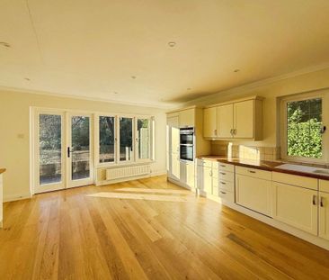 Knowl Hill, Woking, Surrey, GU22 7HL - Photo 5