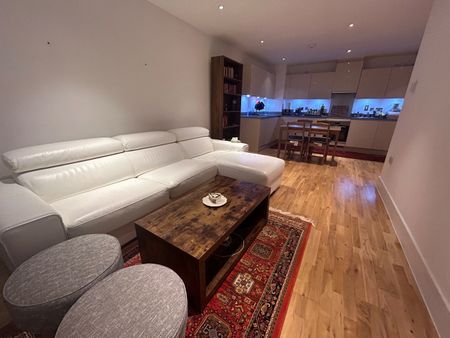 Room in a Shared Flat, Derry Court, SW16 - Photo 2